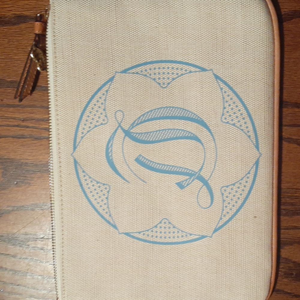 Cosmetic bag